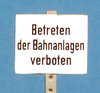 Schild "Betreten der Bahnanlagen verboten"
